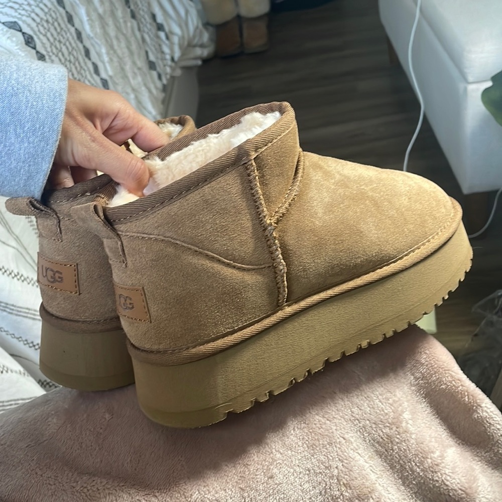 NEW - Ugg Platform Mini (8)